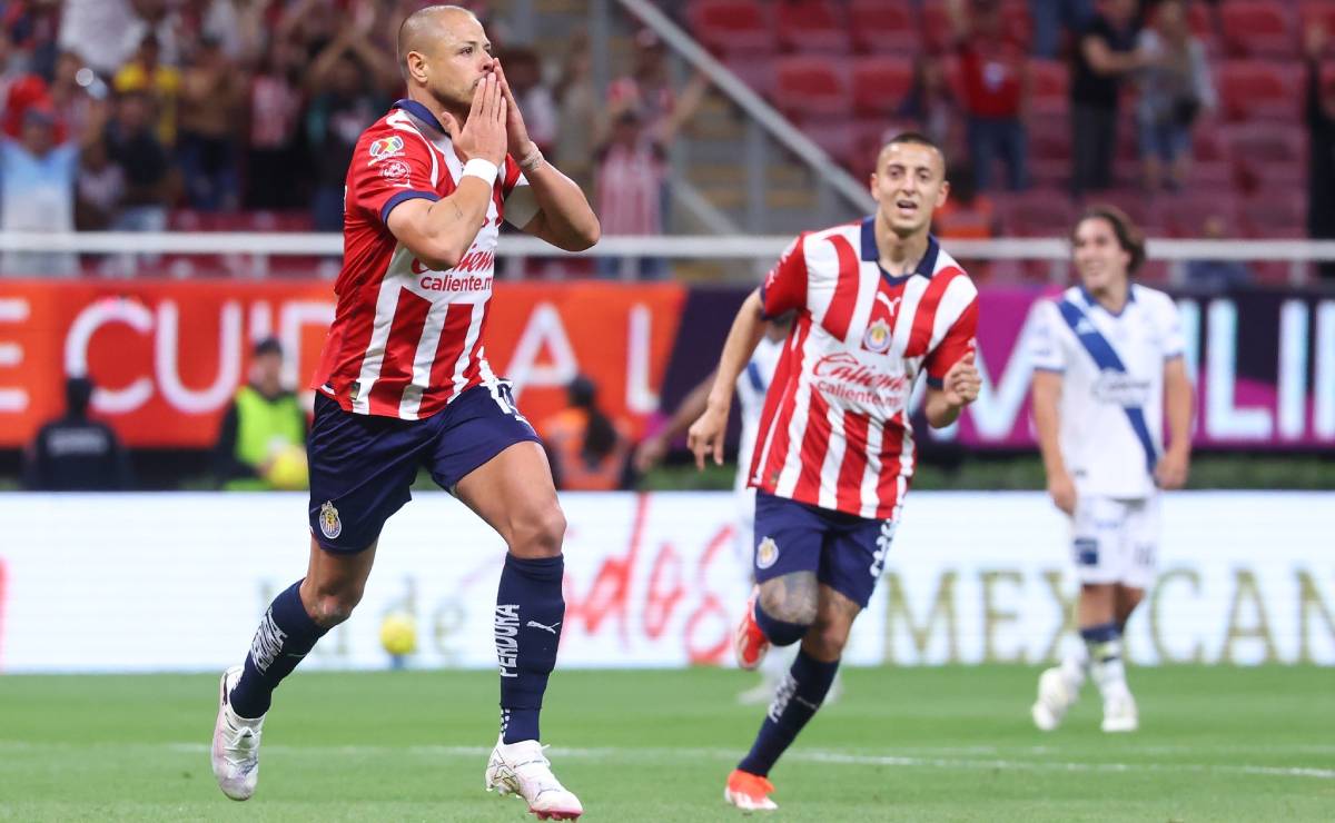Compayito Chivas Chicharito usa videojuegos con sus compañeros de Chivas para unirse al ...