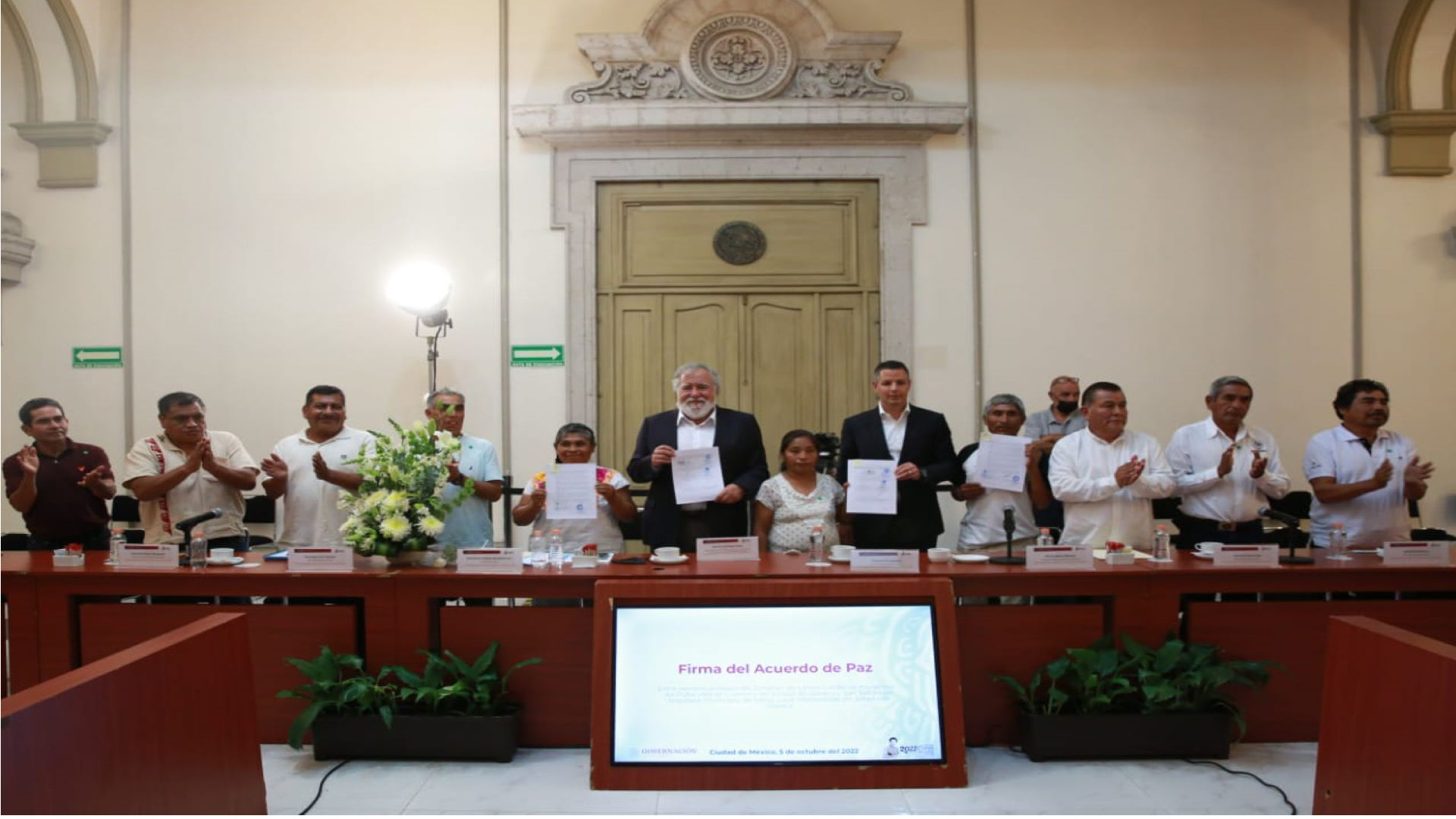 Firma del acuerdo de paz entre comunidades de Oaxaca