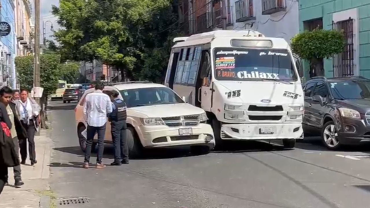 Choque contra ruta 18 dejó caos en el centro de Puebla hoy: así pasó
