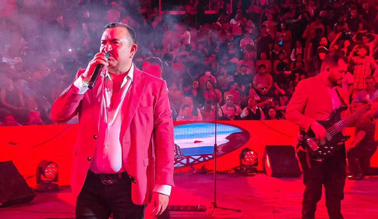 Por falla mecánica, autobús del Conjunto Primavera sufre aparatoso accidente