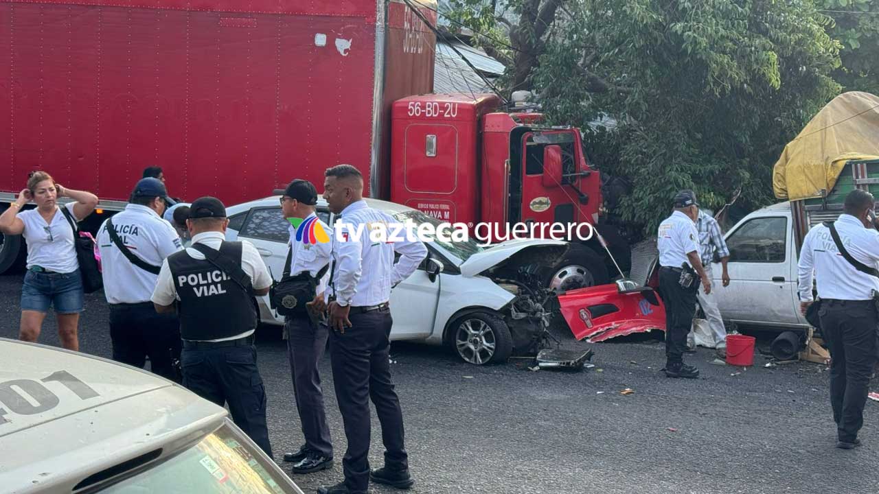 Camión de carga sin frenos provoca choque múltiple en avenida ...