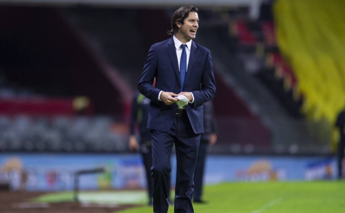 Solari se emociona por el regreso de la afición al Azteca