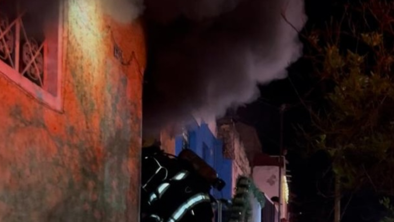 Incendio obliga a madre y sus 3 hijos a saltar