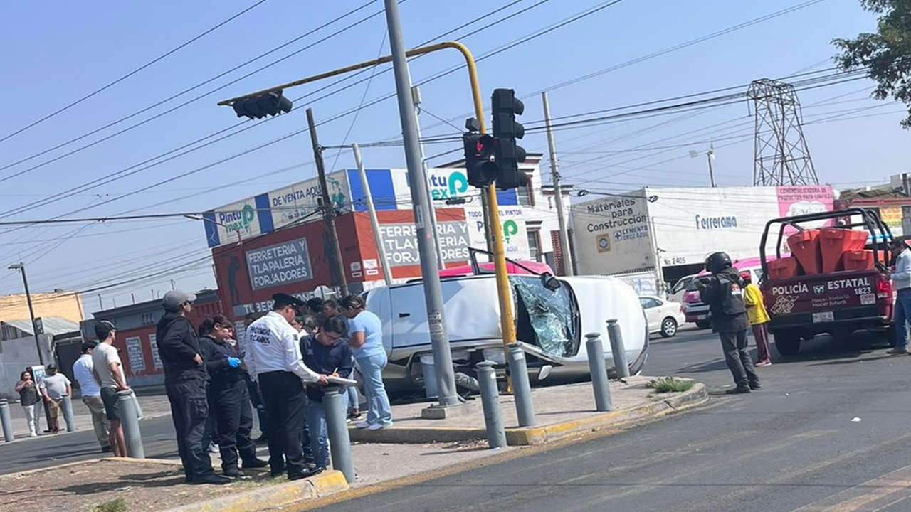 Accidente en el Bulevar Forjadores entre Ruta S25 y camioneta hoy 30 de ...