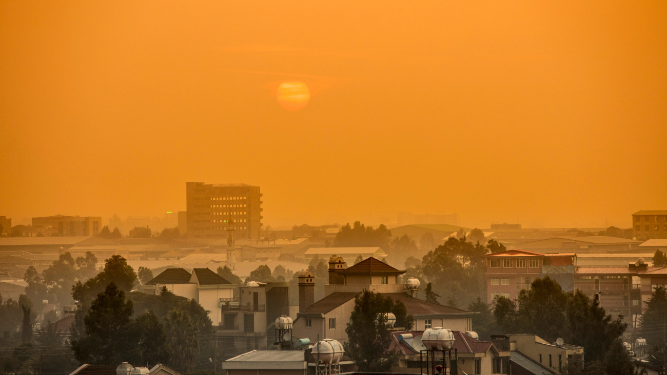 Bandera roja en Texas: Cuidado si sientes alguno de estos síntomas por el calor extremo