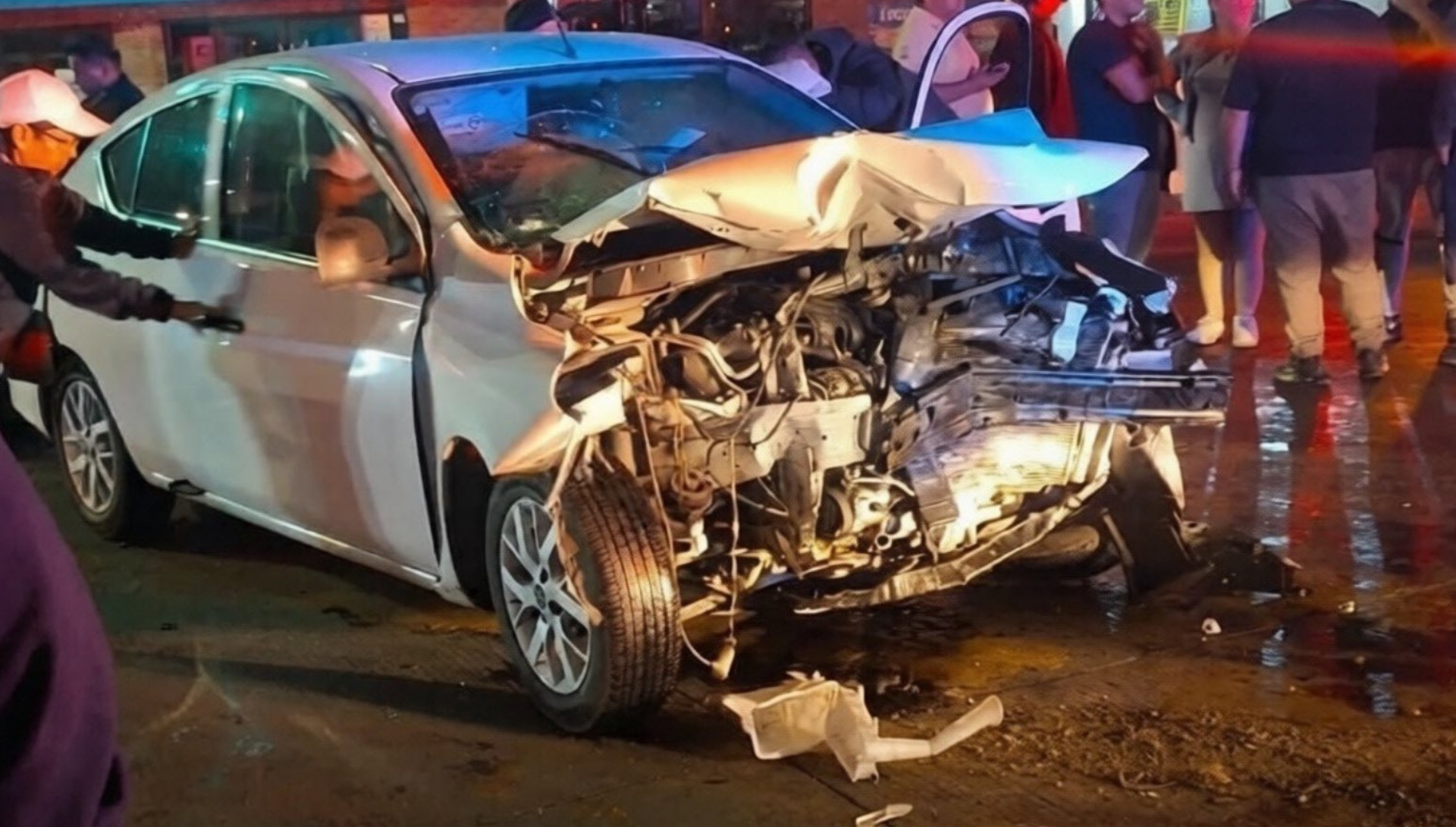 Carambola en la Diagonal Defensores de la República en Puebla deja varios heridos y autos destrozados hoy jueves