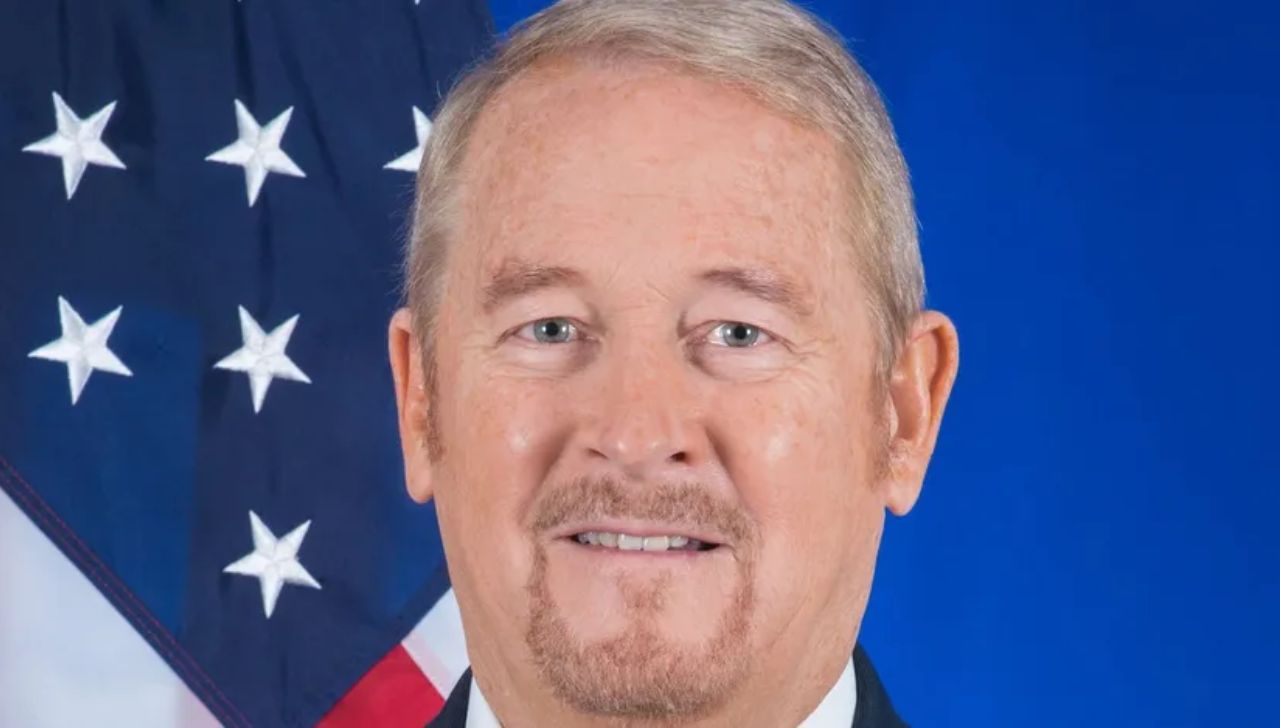 Trump nomina a Ronald Johnson como embajador de Estados Unidos en ...