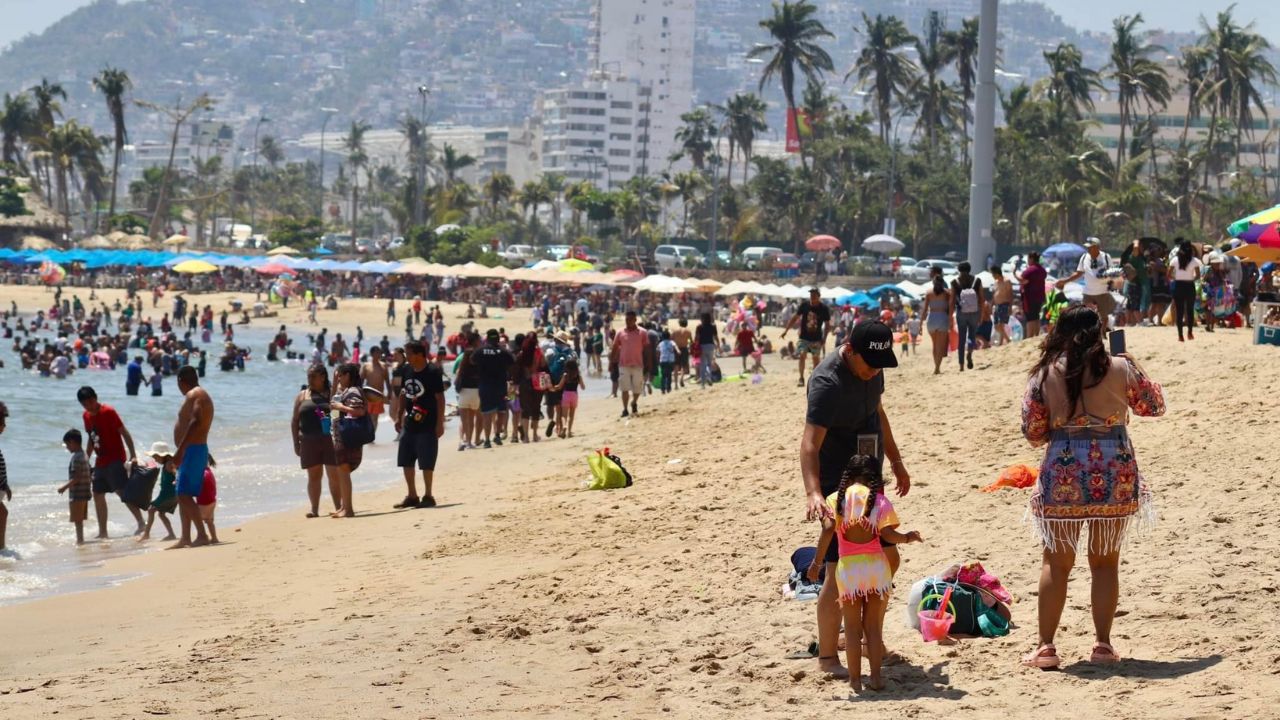 Turismo repunta en Acapulco rumbo al fin de semana con AcaMoto 2025