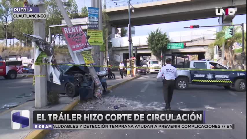 Tractocamión provoca choque en autopista México-Puebla