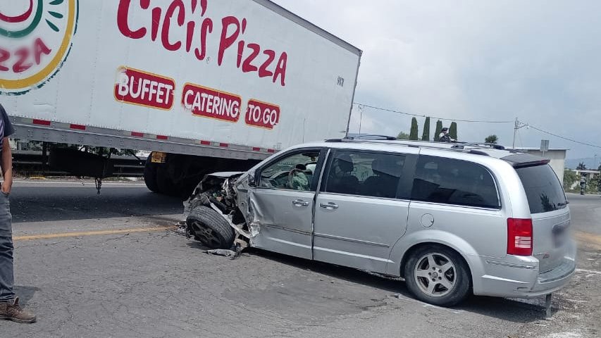 Accidente de tráiler cierra la carretera San Salvador el Seco-Azumbilla hacia Esperanza HOY 10 de mayo de 2026