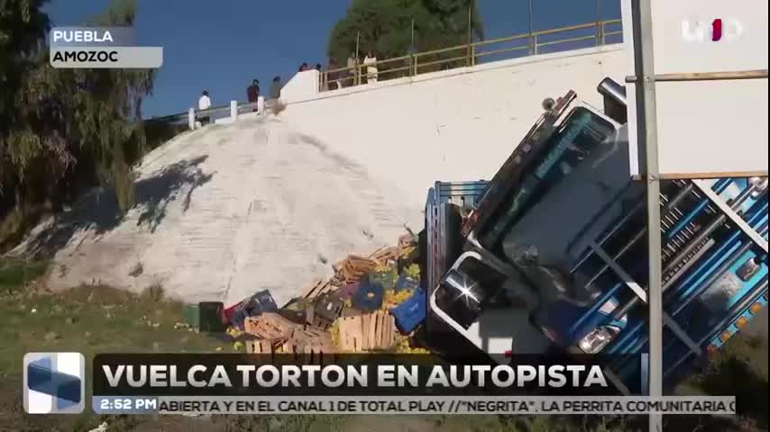 Torton termina volcado en la autopista Puebla-Orizaba