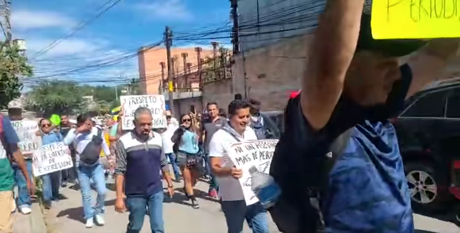 Reporteros exigen justicia por periodistas baleados en Chilpancingo ...