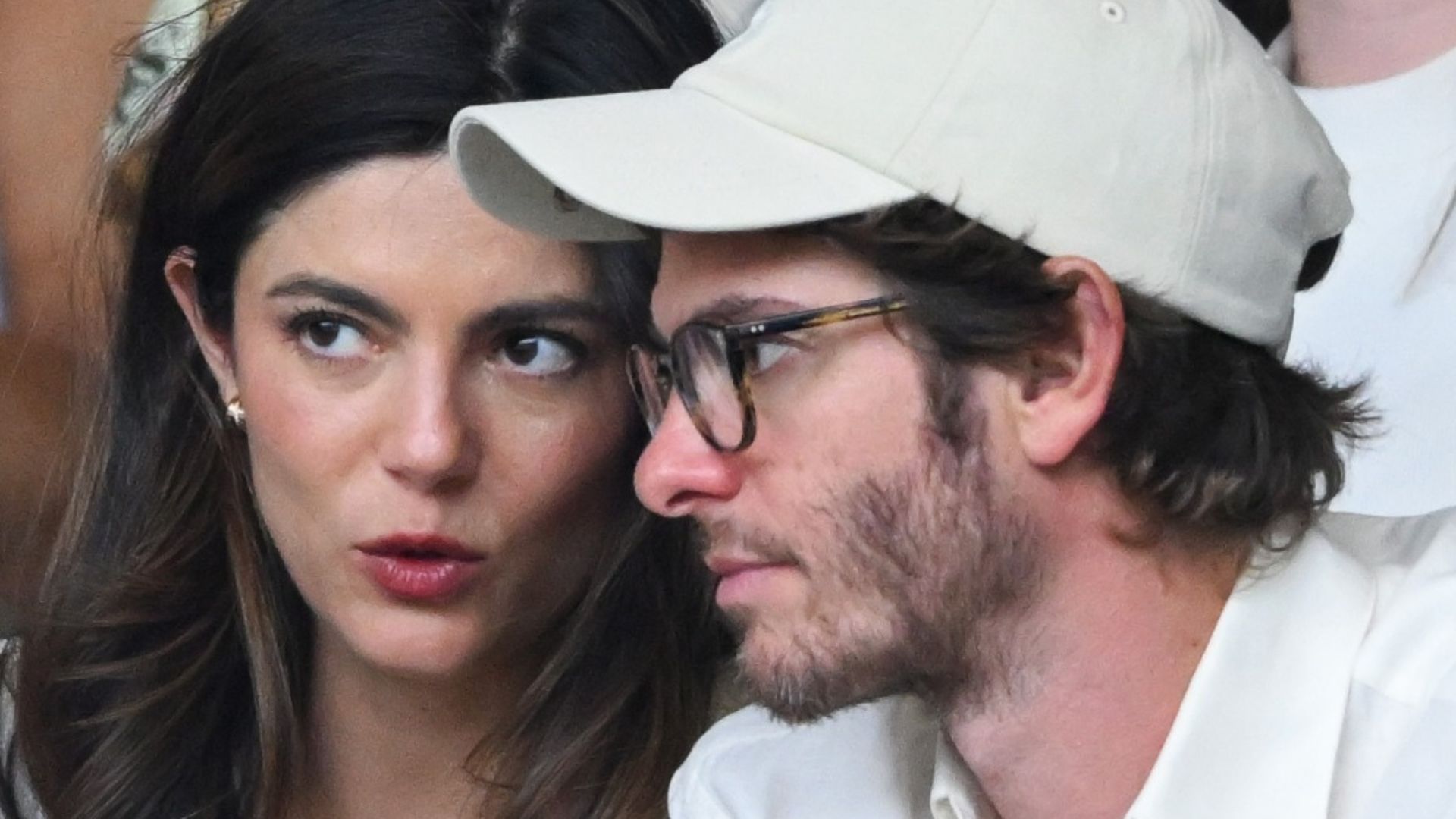 ¡Ya son novios! Andrew Garfield y Monica Barbaro oficializan relación