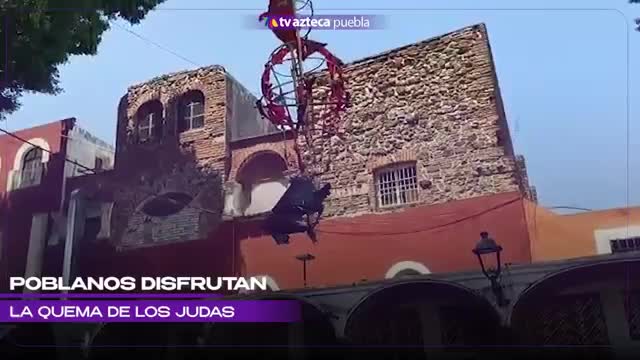Así vivieron turistas y locales la Quema de Judas desde el Barrio del Artista, Puebla
