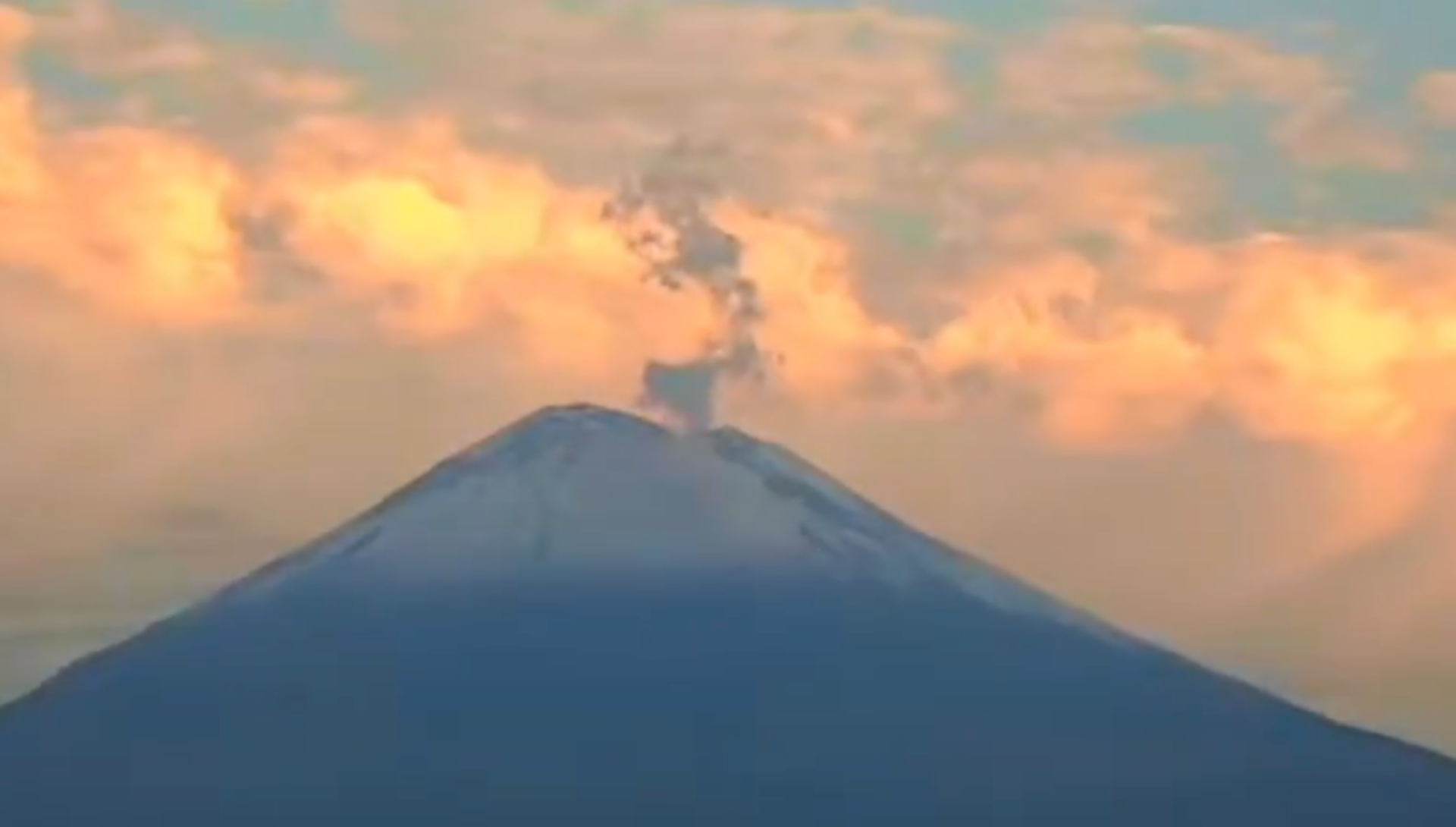 VIDEO: Cenapred capta impresionante amanecer en el Volcán Popocatépetl hoy miércoles