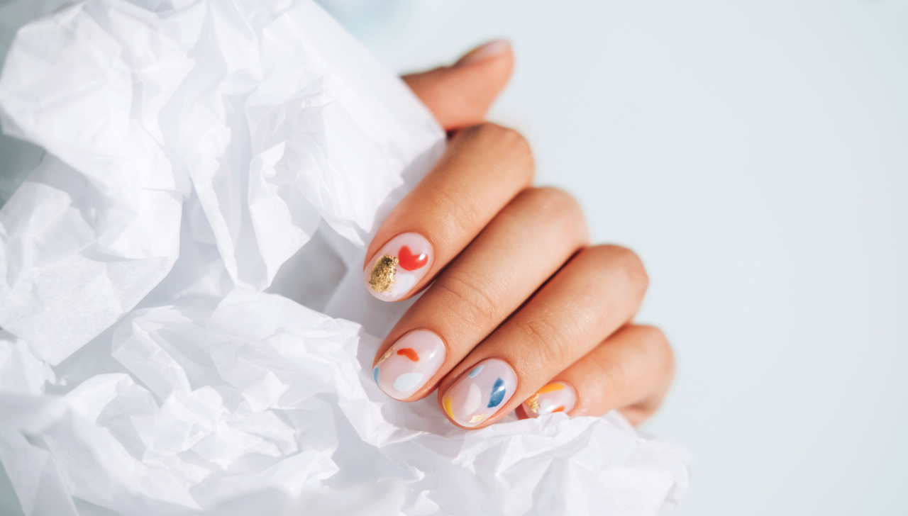 ¿Cuáles son los 5 colores elegantes de uñas que marcarán tendencia en 2025?