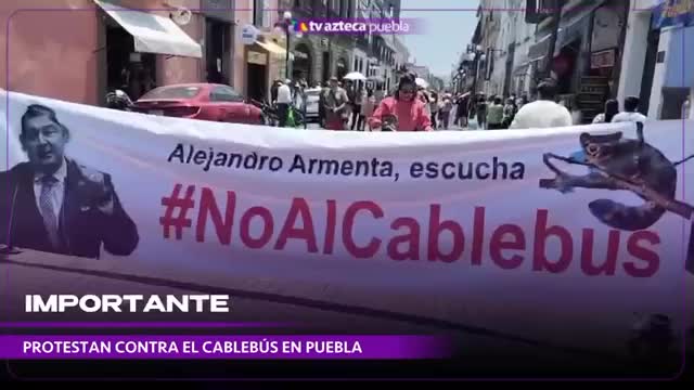 Poblanos se reúnen en el Centro Histórico de Puebla para manifestarse contra la construcción del cablebús HOY 26 de abril de 2026