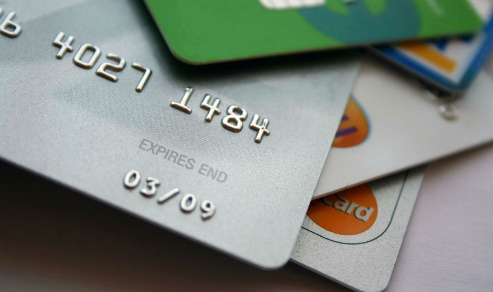 Se agrava en México el congelamiento de tarjetas bancarias