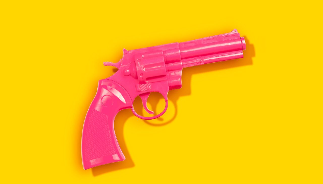 ¿Cómo se usa y cómo conseguir el arma rosa exclusiva para mujeres?