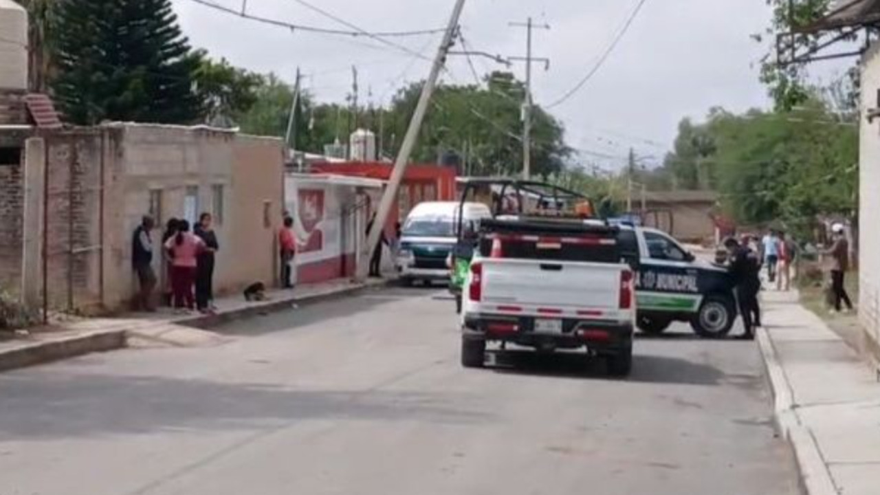 Fuerte choque de transporte público en Santiago Miahuatlán deja varios heridos este martes