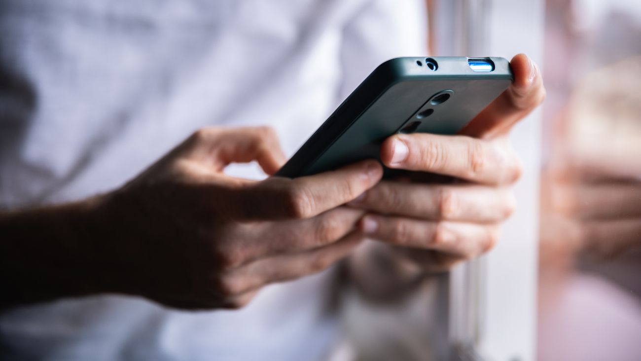 El fin de un derecho: Filtración de chats de WhatsApp abre paso a juzgar conversaciones privadas