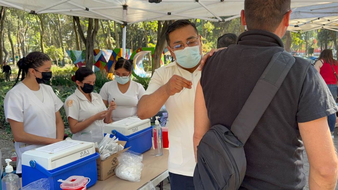 Horarios nocturnos de aplicación de la vacuna contra el sarampión en el Parque de los Venados en la CDMX