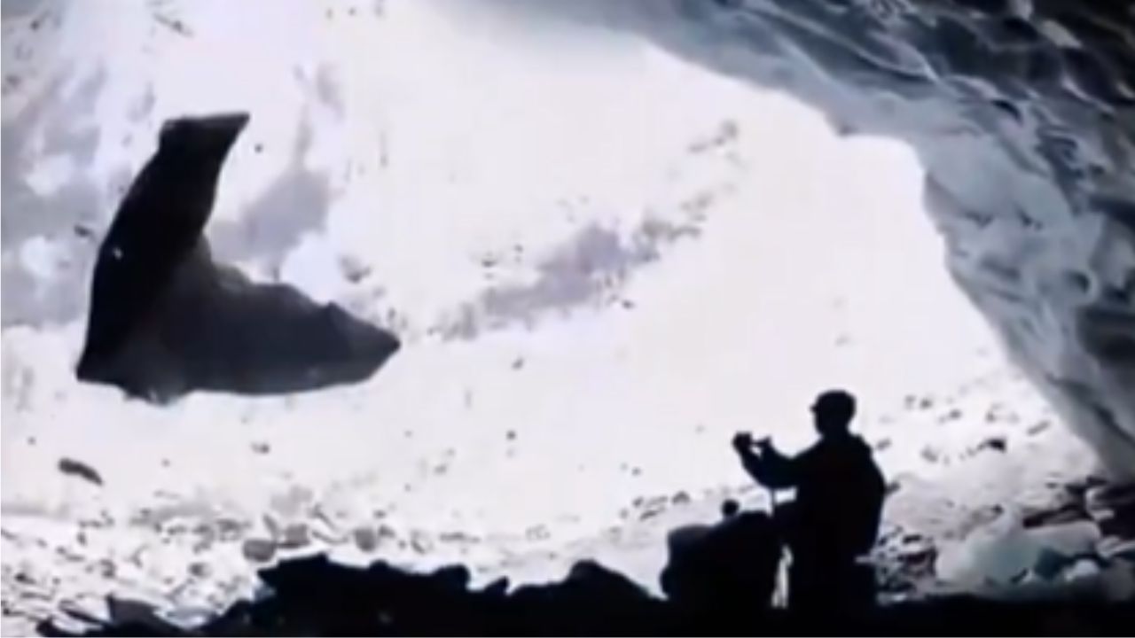 VIDEO FUERTE: Turista muere tras colapso de cueva en glaciar del Tíbet