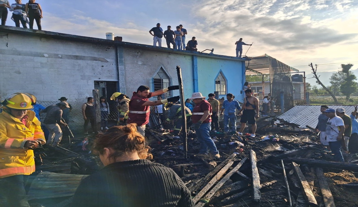 Fallece mujer tras fuerte explosión de vivienda en Tlaola; todavía hay dos heridos en el hospital