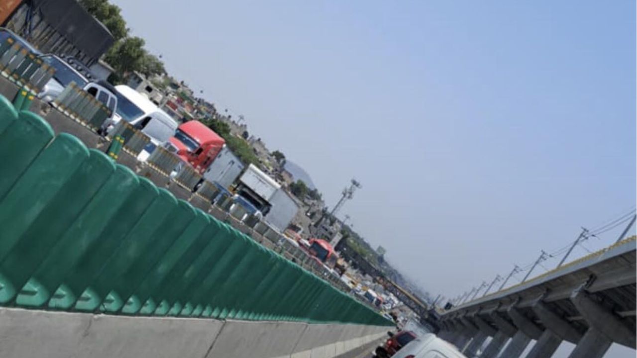 FOTOS: Volcadura en la autopista México-Puebla complica la circulación hoy; así se ve la zona