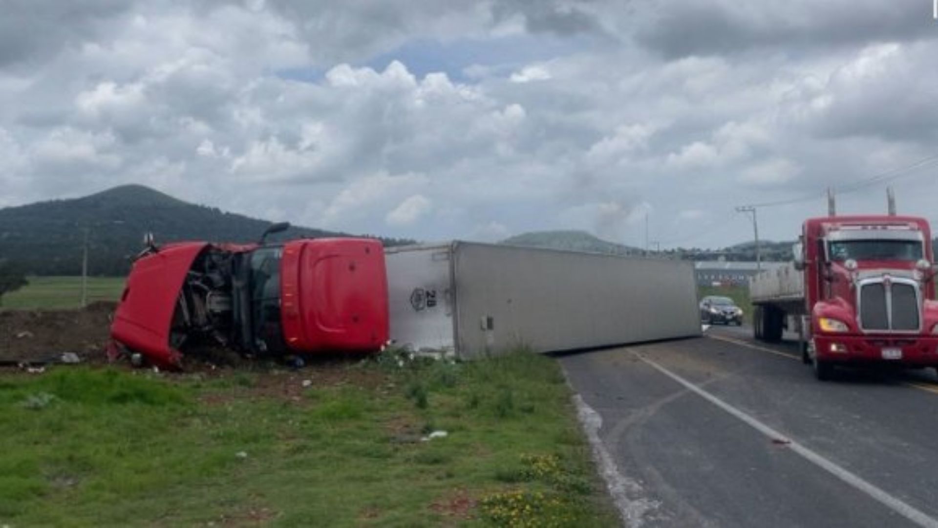 Así es el cierre por accidente en la carretera Apizaco-Tejocotal en ...