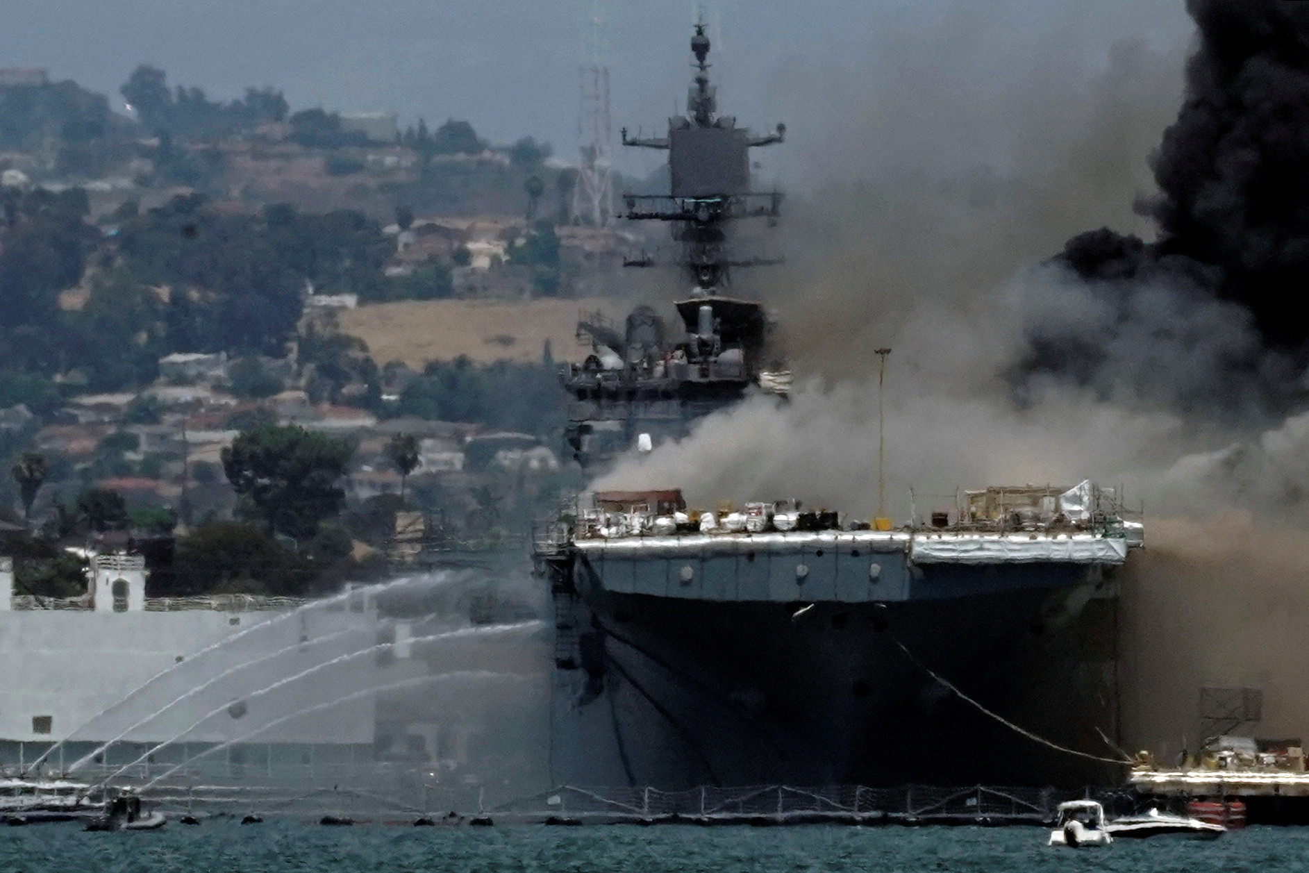 18 marinos resultaron heridos por explosión en buque de guerra ...