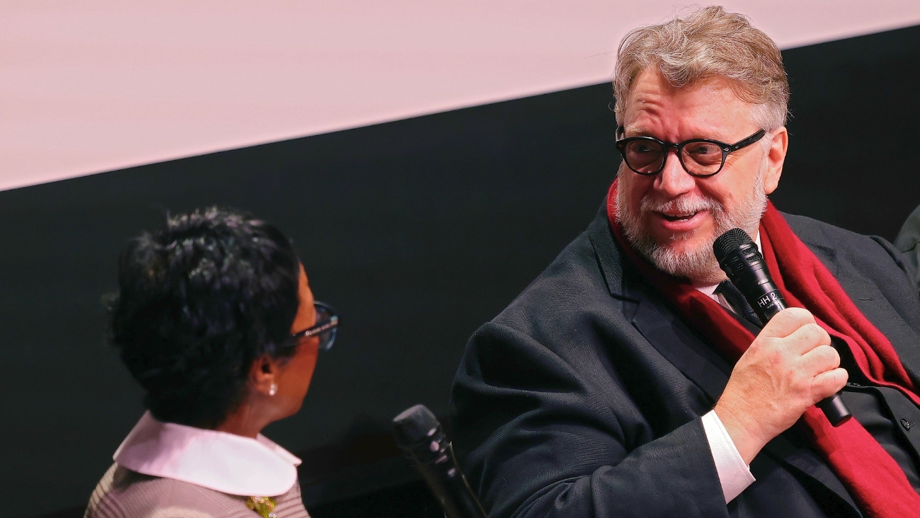 VIDEO: Guillermo del Toro conquista Sundance cantando mariachi y haciendo tortillas