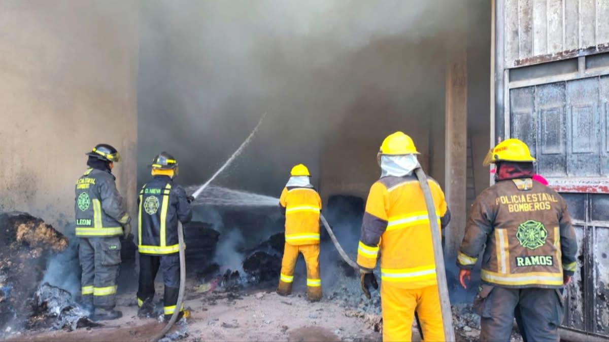 Vivienda arde en Lomas de San Miguel y moviliza a cuerpos de emergencia