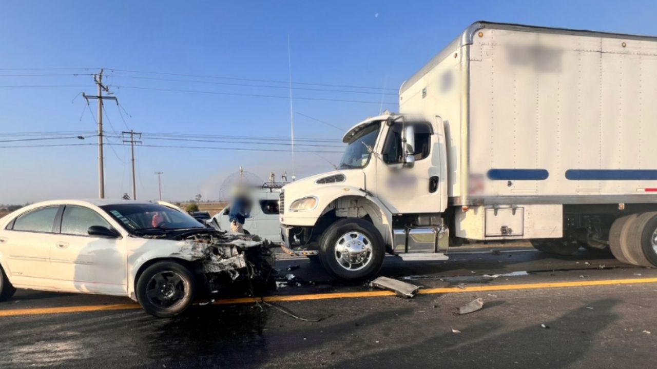 Fuerte accidente provoca CIERRE TOTAL en la carretera Los Reyes-Zacatepec HOY martes