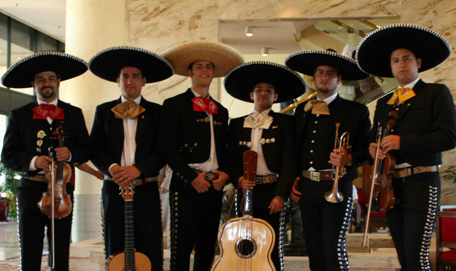 Salón Tenampa, 100 años de música, gastronomía y memoria