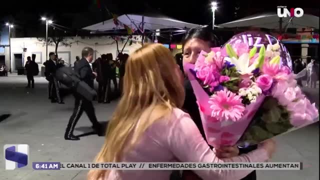 Celebran 10 de mayo en Plaza Garibaldi