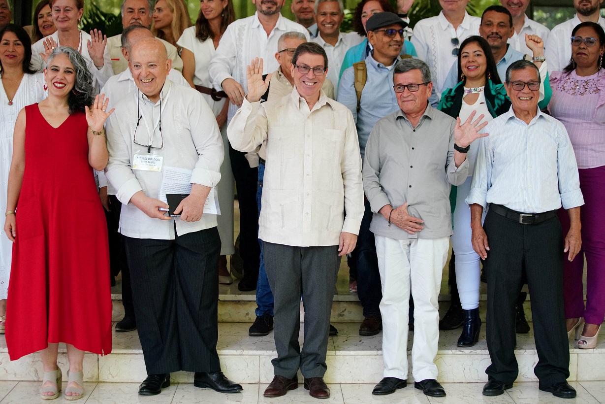 ELN y gobierno de Colombia acuerdan cese al fuego