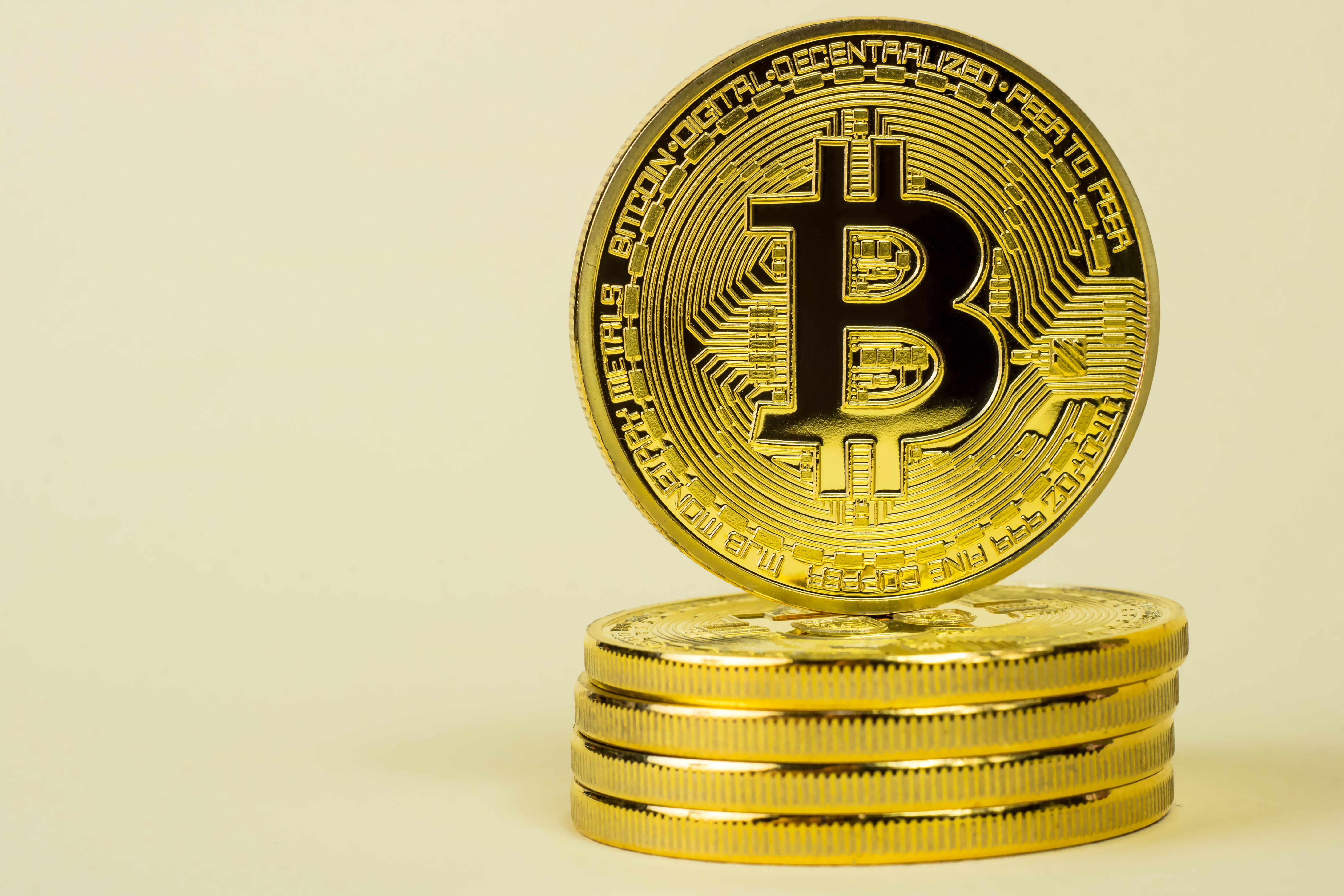 BITCOINS VS. MONEDAS DIGITALES OFICIALES: LA BATALLA QUE VIENE