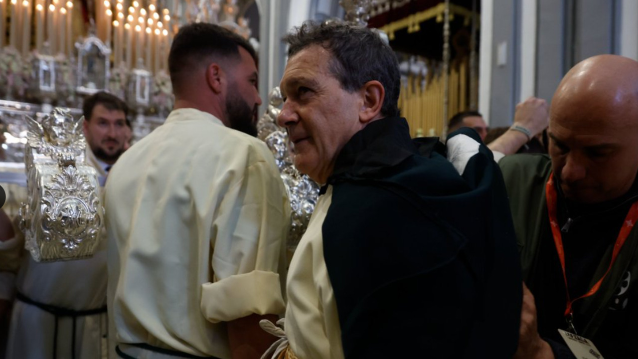 VIDEO: Antonio Banderas ejerce como mayordomo en la procesión de Lágrimas y Favores este Domingo de Ramos