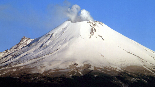 Estruendos en el Popocatépetl alertan a pobladores en San Nicolás de los Ranchos