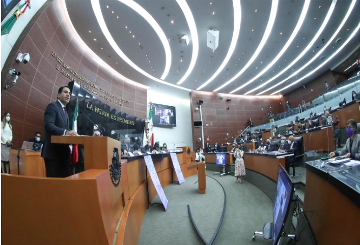 Senado entrega reconocimientos a comunicadores