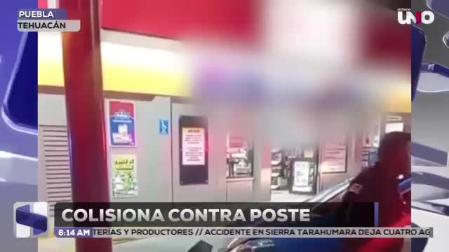 Conductor sufre malestar y choca contra poste en Tehuacán; fue atendido por paramédicos