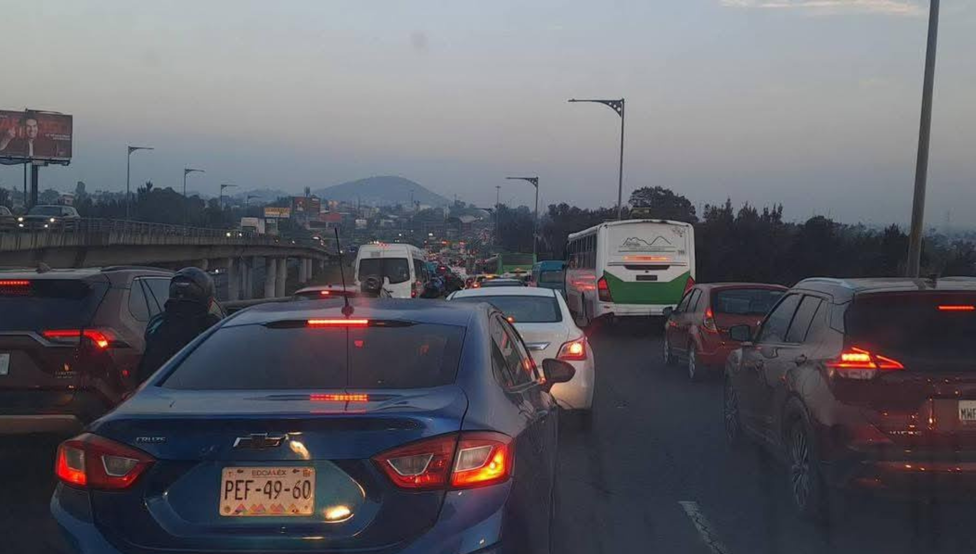 IMÁGENES: Caos en la autopista México-Puebla hoy miércoles; el tráfico está detenido