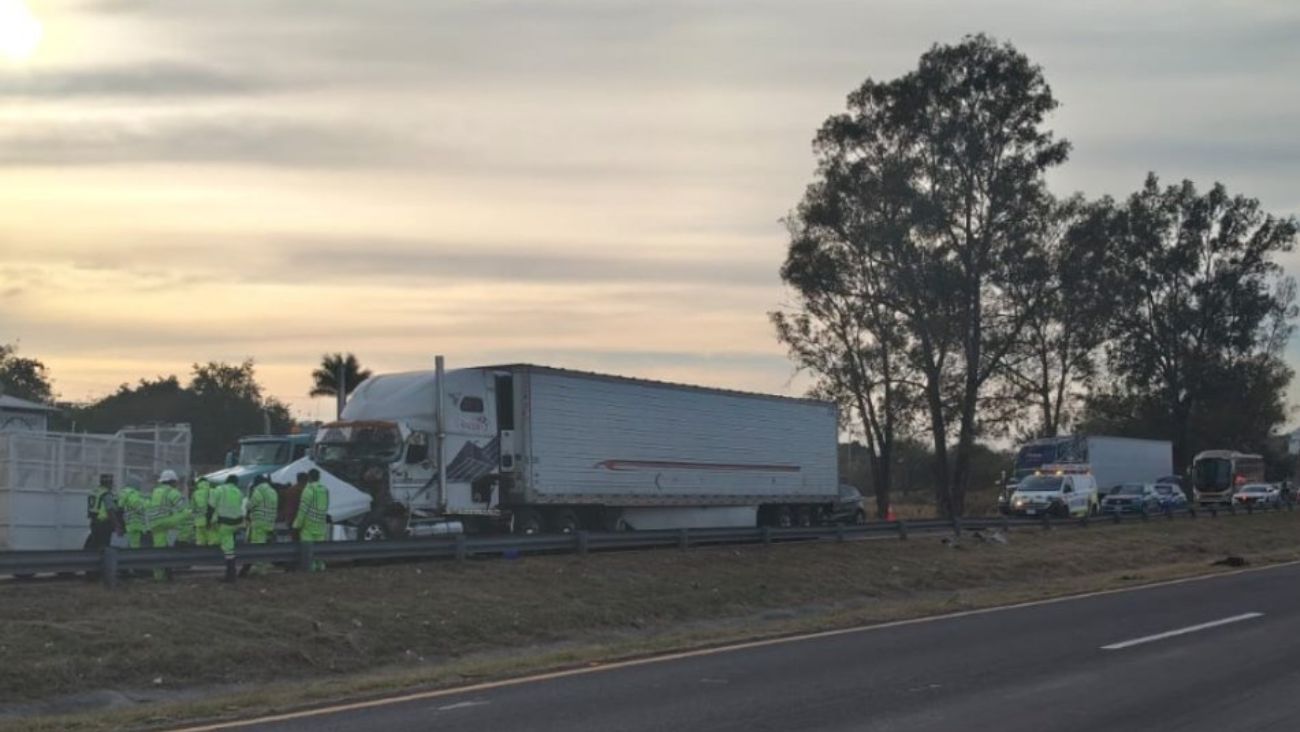¡En pleno puente! Accidentes viales y obras provocan cierres en carreteras de México hoy