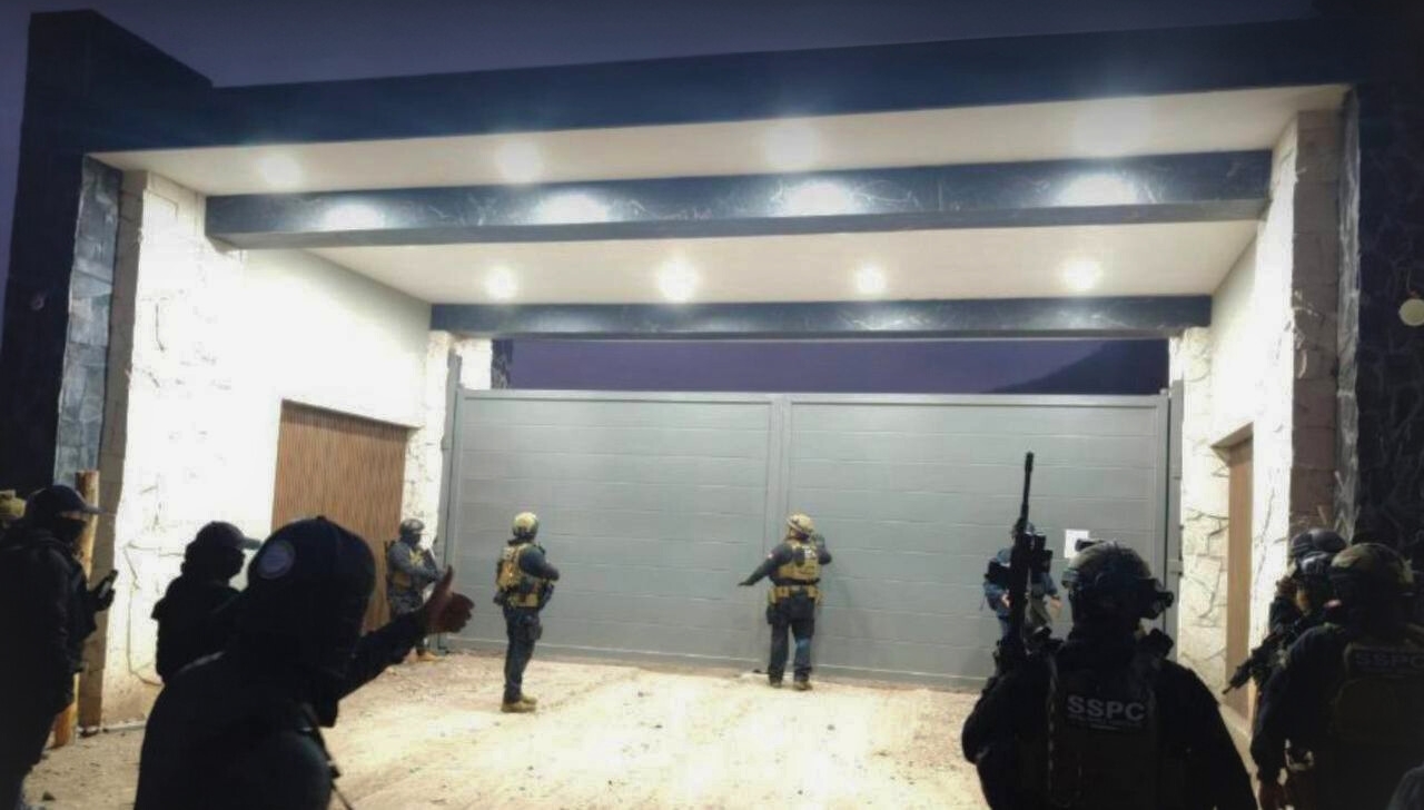 Cuatro cateos en Sinaloa: Detienen a 3 mujeres y aseguran armas