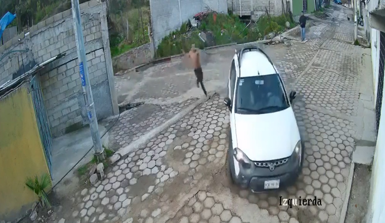 VIDEO: ¡Todo por la basura! Conductor es agredido por reclamarle a sus vecinos que no lanzaran desechos al río