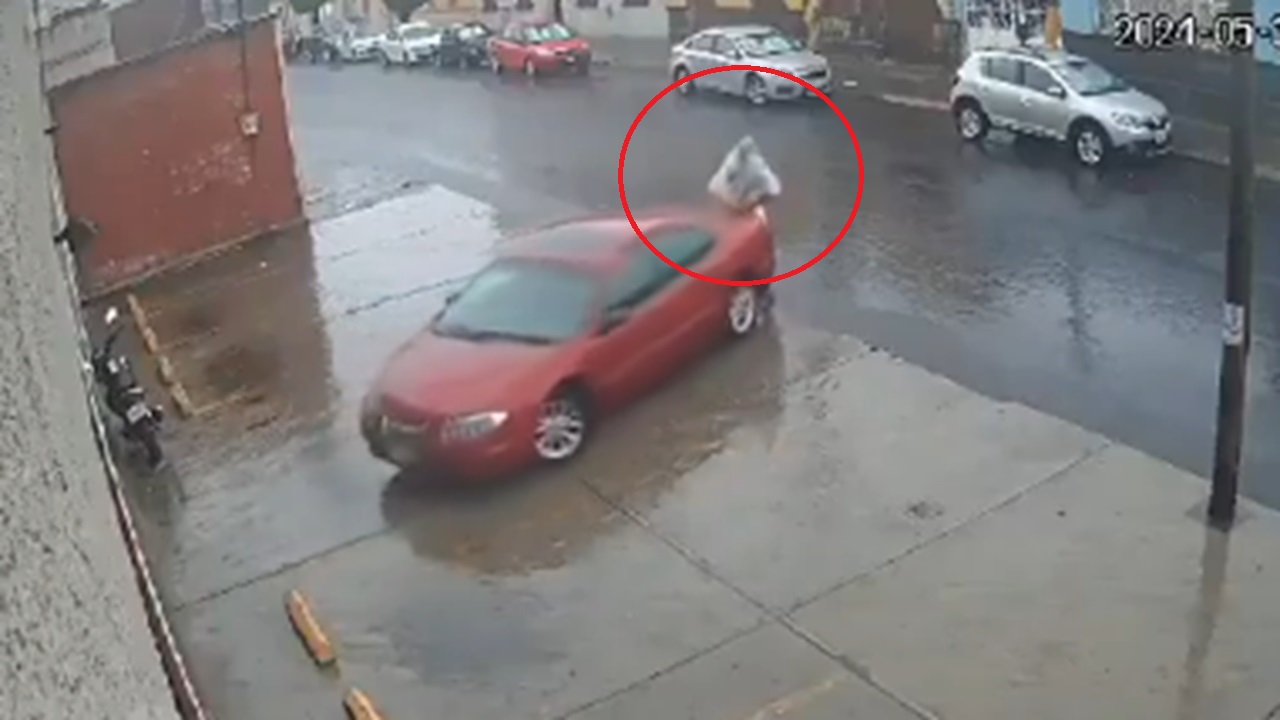 En la colonia Centro, Puebla, conductor arrolla a abuelito y se da a la ...