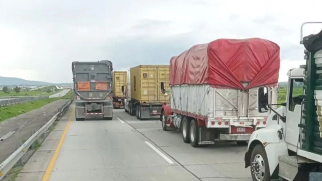 Cierres y tráfico colapsan la autopista Arco Norte hoy: Afectaciones por tramos