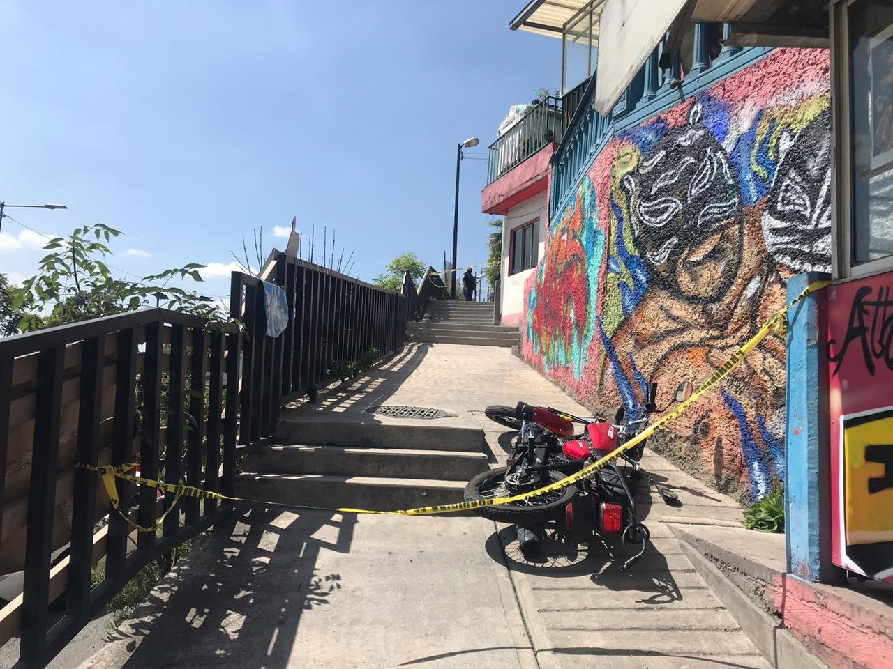 Persecución y balacera en Naucalpan deja un muerto y un policía herido