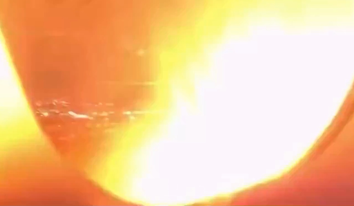 VIDEO: ¡Pasajeros viven momentos de pánico! Motor de avión arde en llamas en pleno vuelo